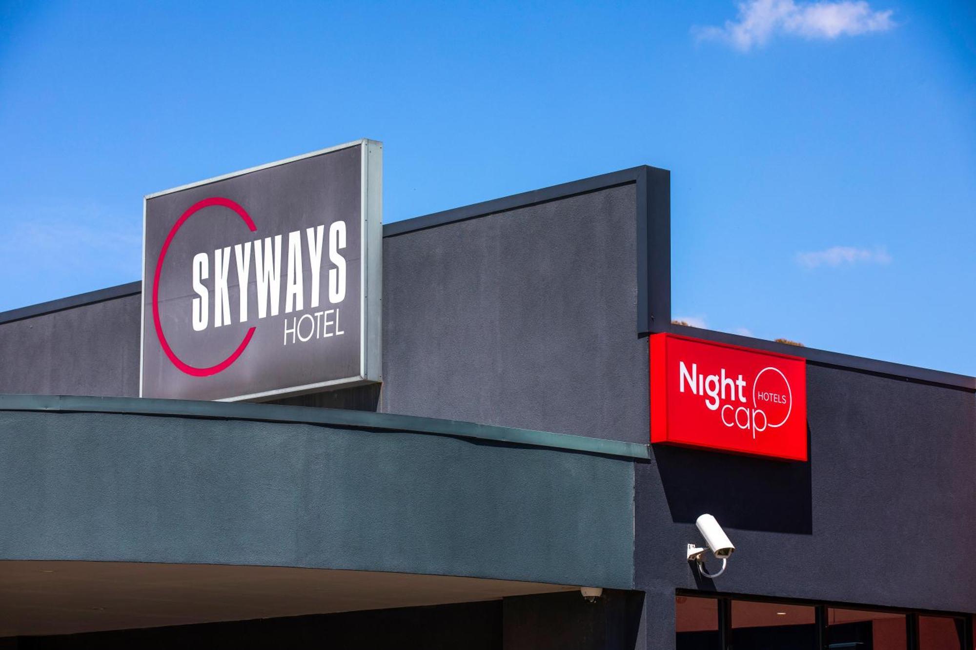 Nightcap At Skyways Hotel Мелбърн Екстериор снимка